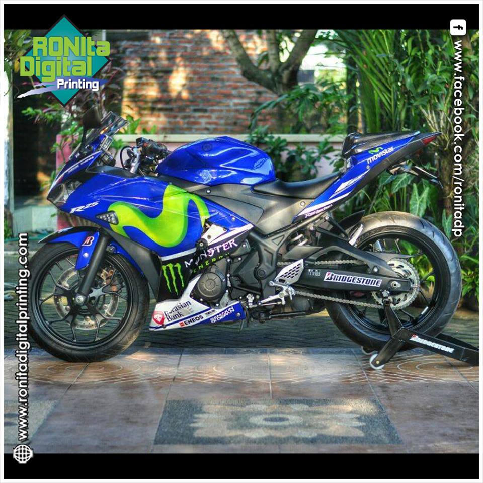 Modifikasi Sticker Motor Yamaha R25 Dengan Motif MotoGP Movistar